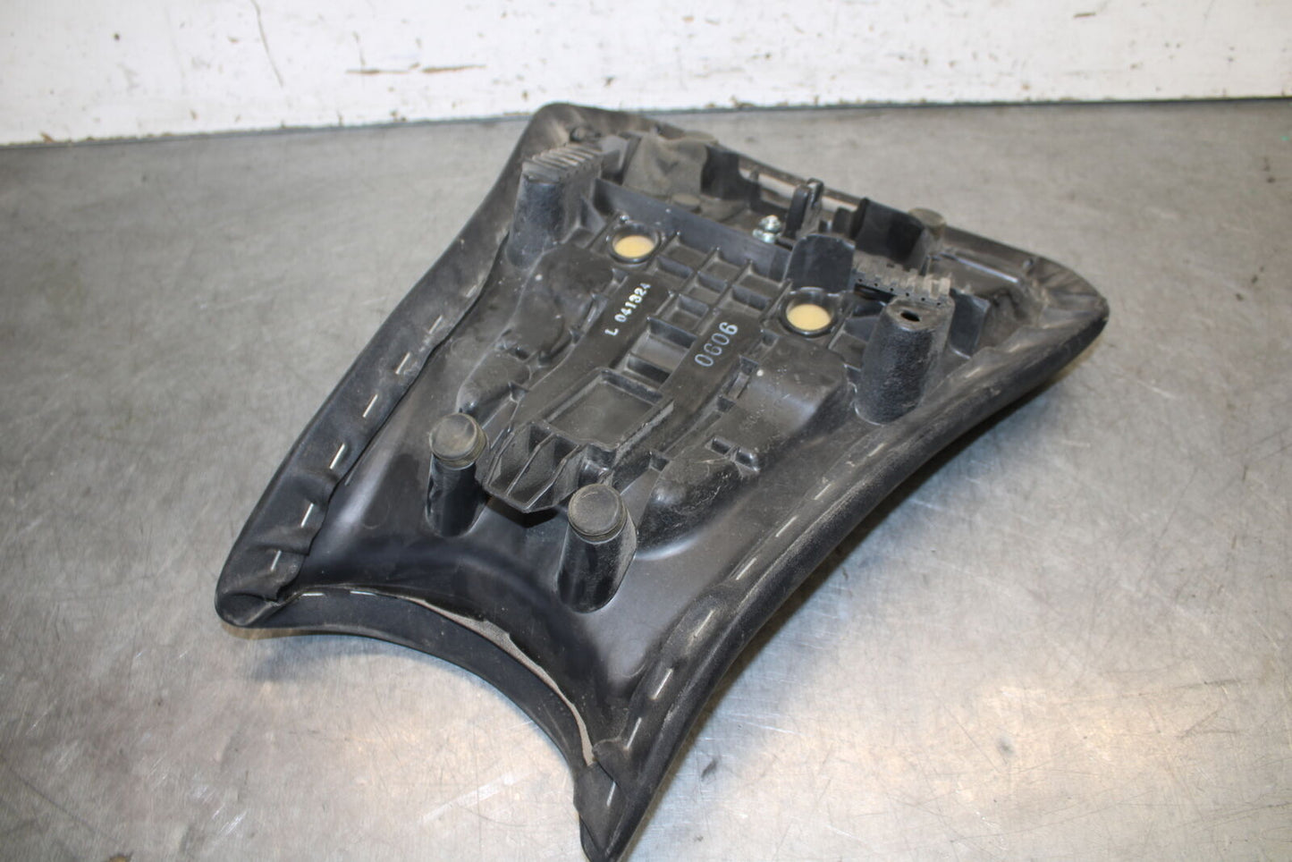 19-23 KAWASAKI NINJA ZX6R FRONT DRIVERS SEAT PAD SADDLE PILLION BB701