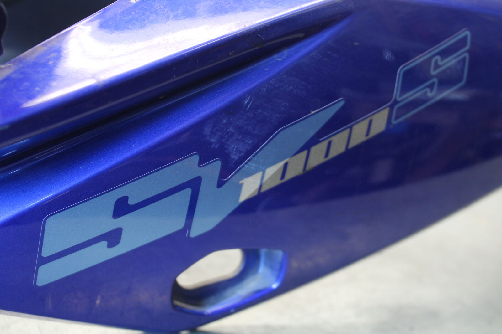 03-07 SUZUKI SV1000S FRONT UPPER NOSE FAIRING COWL SHROUD 94401-16G00-YC2 BB657