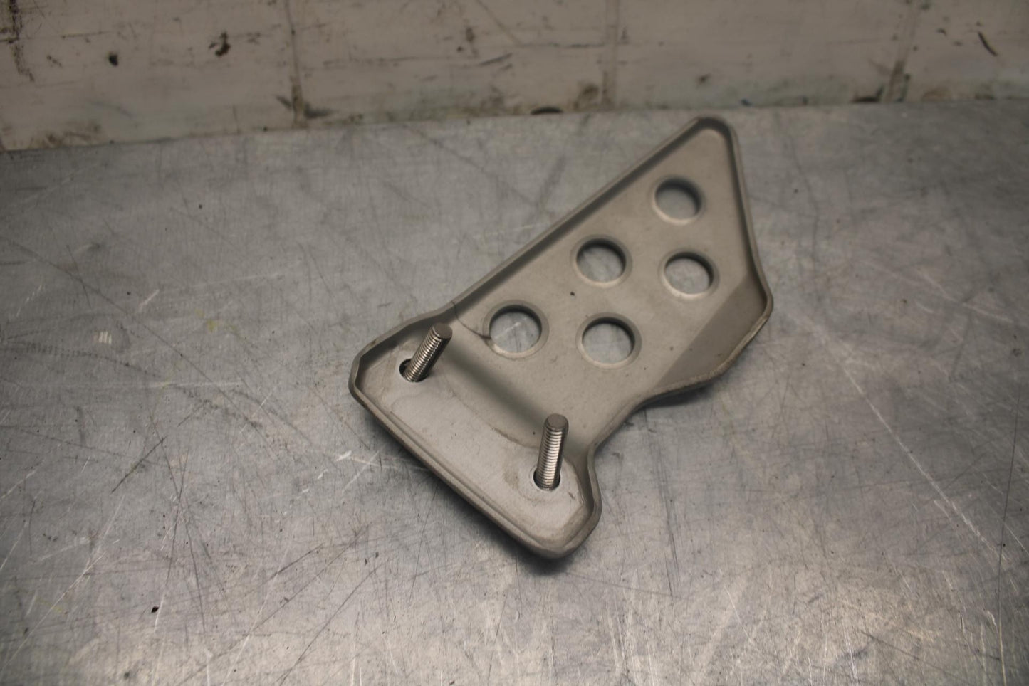 03-04 SUZUKI GSXR1000 RIGHT REARSET REAR SET DRIVER FOOT PEG REST STOP BB459