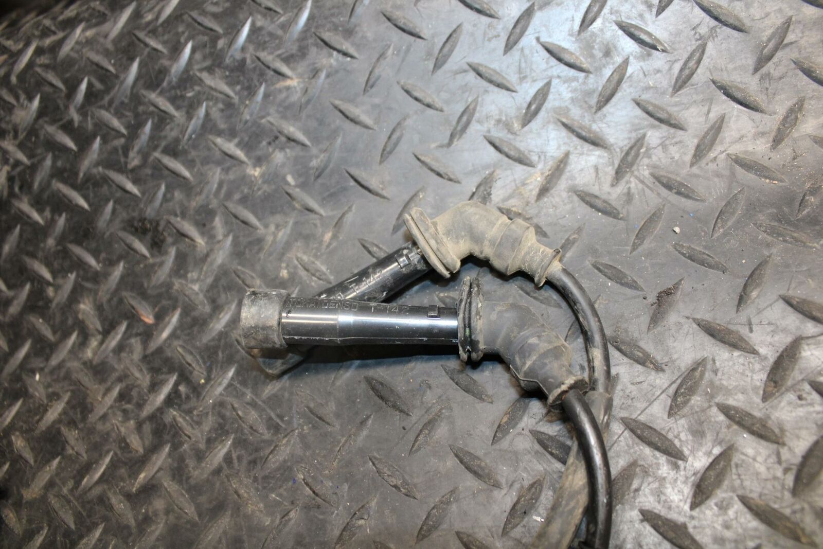 03 SUZUKI SV650S IGNITION  COIL SPARK PLUG CAPS 33410-17G00 33420-17G00  BB219