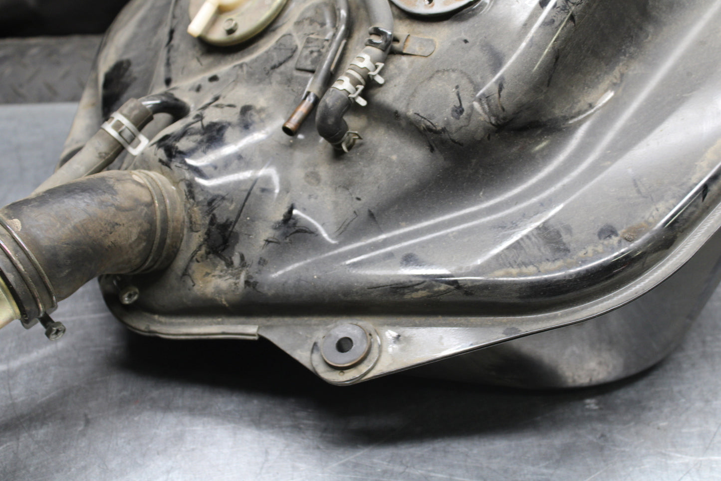 00 SUZUKI INTRUDER 1500 VL1500 GAS TANK FUEL PETROL RESERVOIR BB761