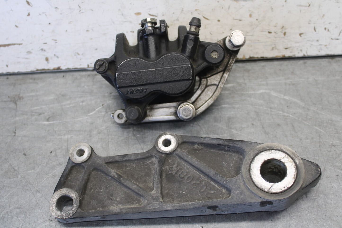 01-06 TRIUMPH TIGER 955I REAR BACK BRAKE CALIPER W MOUNT BRACKET BB693