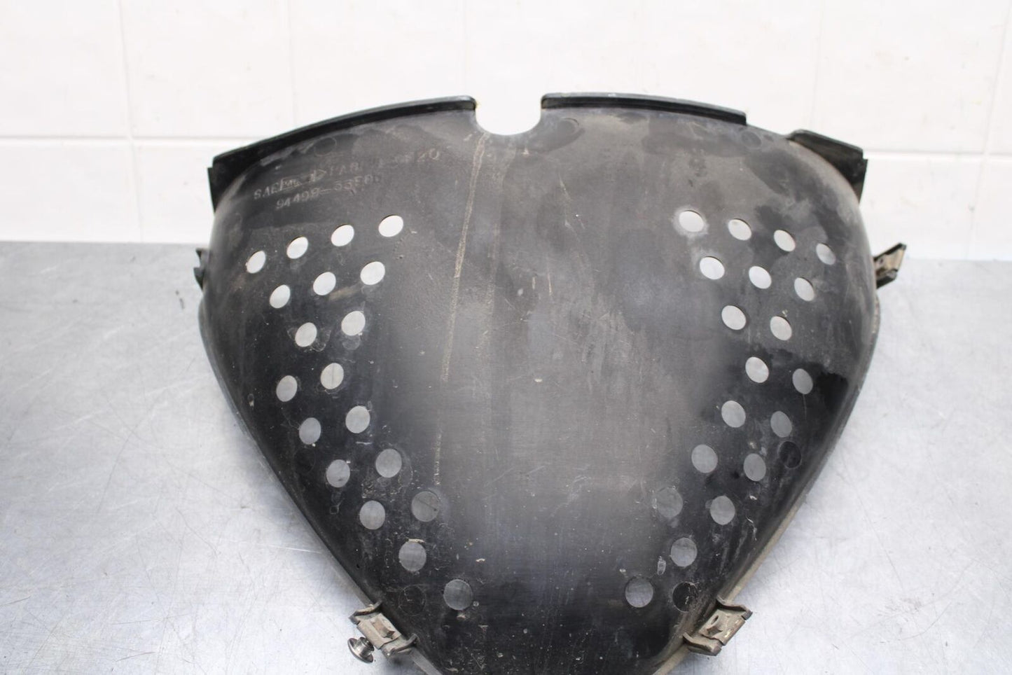 1999 Suzuki GSXR600 FRONT LOWER INNER EXHAUST V FAIRING COWL GUARD BB580