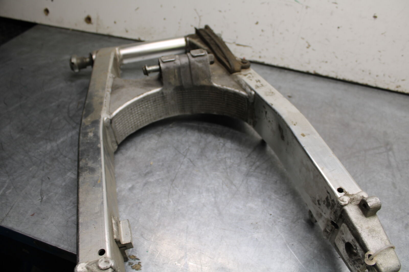 02-03 SUZUKI VSTROM 1000 REAR SWINGARM BACK SUSPENSION SWING ARM BB69