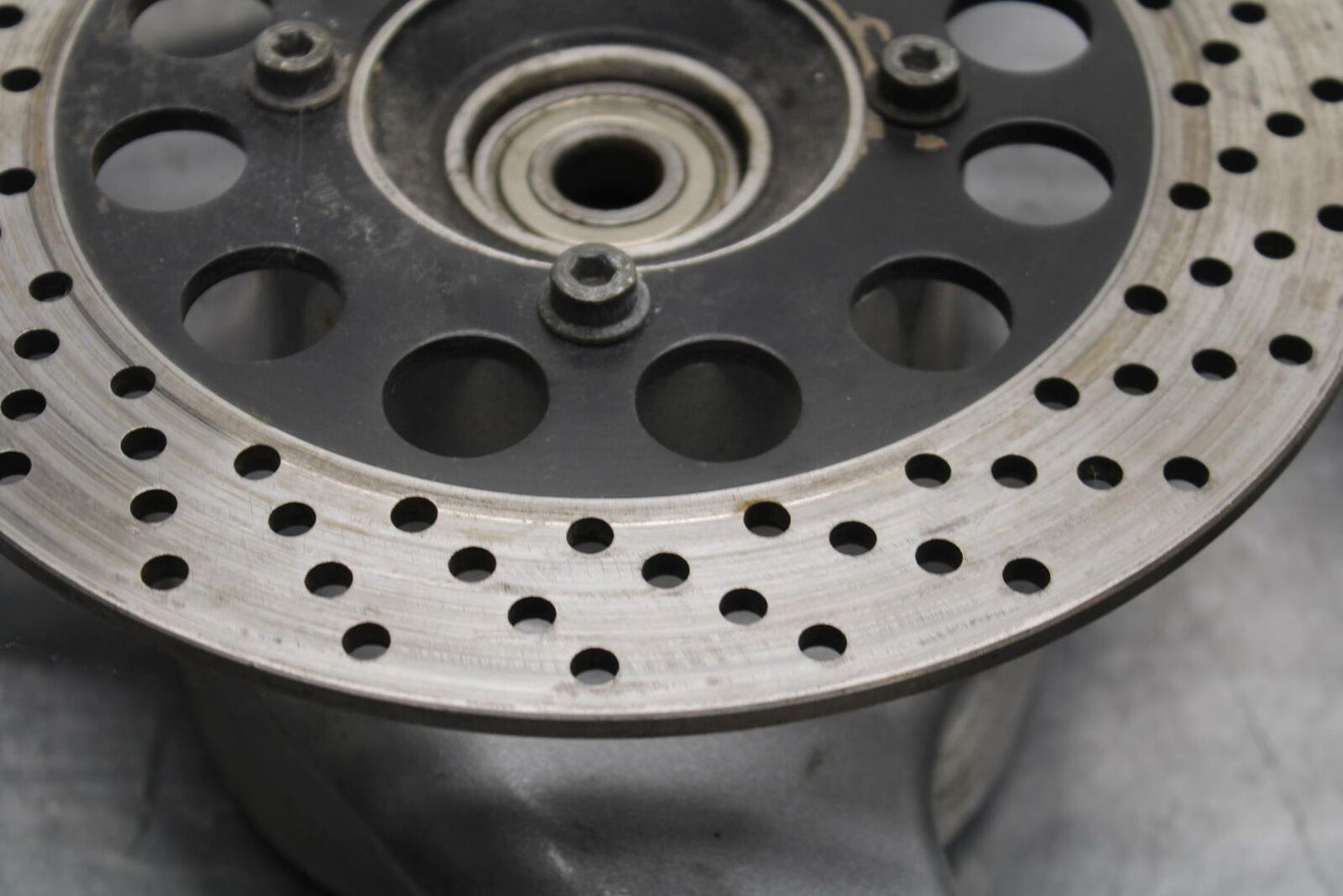 04-09 SUZUKI GS500F REAR WHEEL AND ROTOR BACK BRAKE DISC 69211-01DA0 BB97