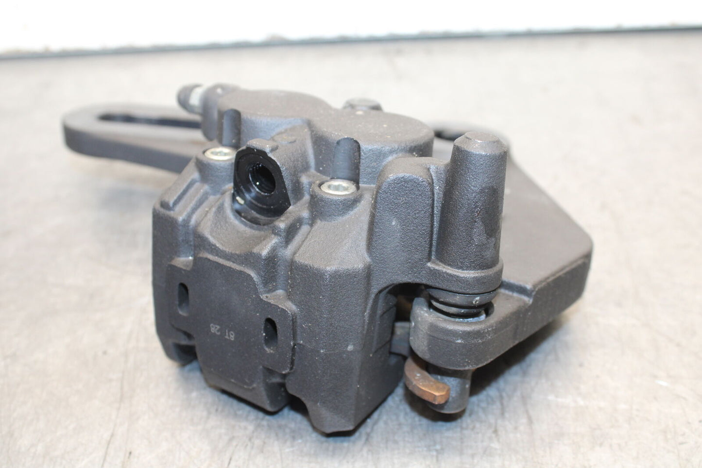 19-21 TRIUMPH SPEED TWIN 1200 REAR BRAKE CALIPER W MOUNT BRACKET T2021266 BB653