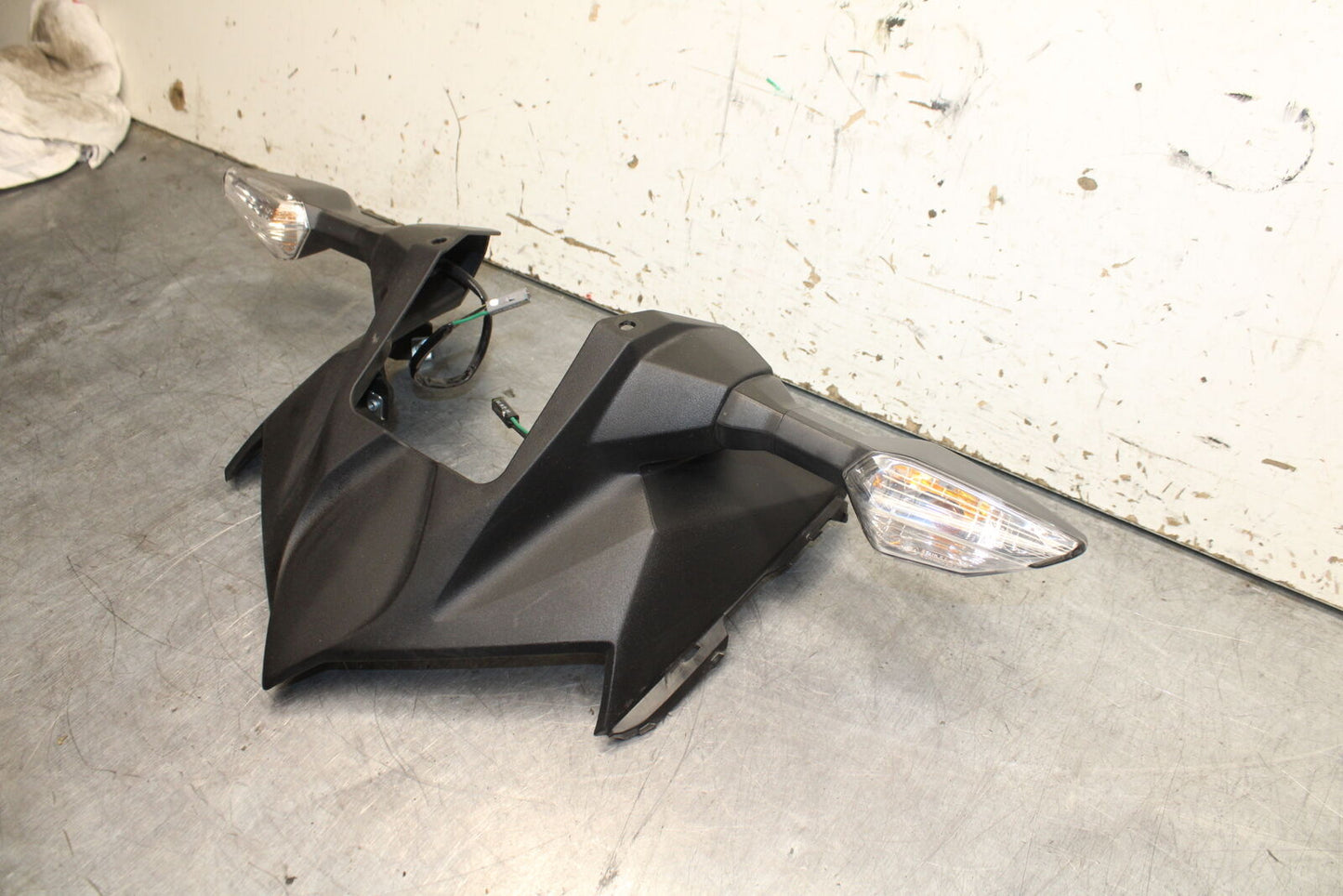 19-22 KAWASAKI Z400 FRONT CENTER COWL FAIRING & TURN SIGNALS BB738