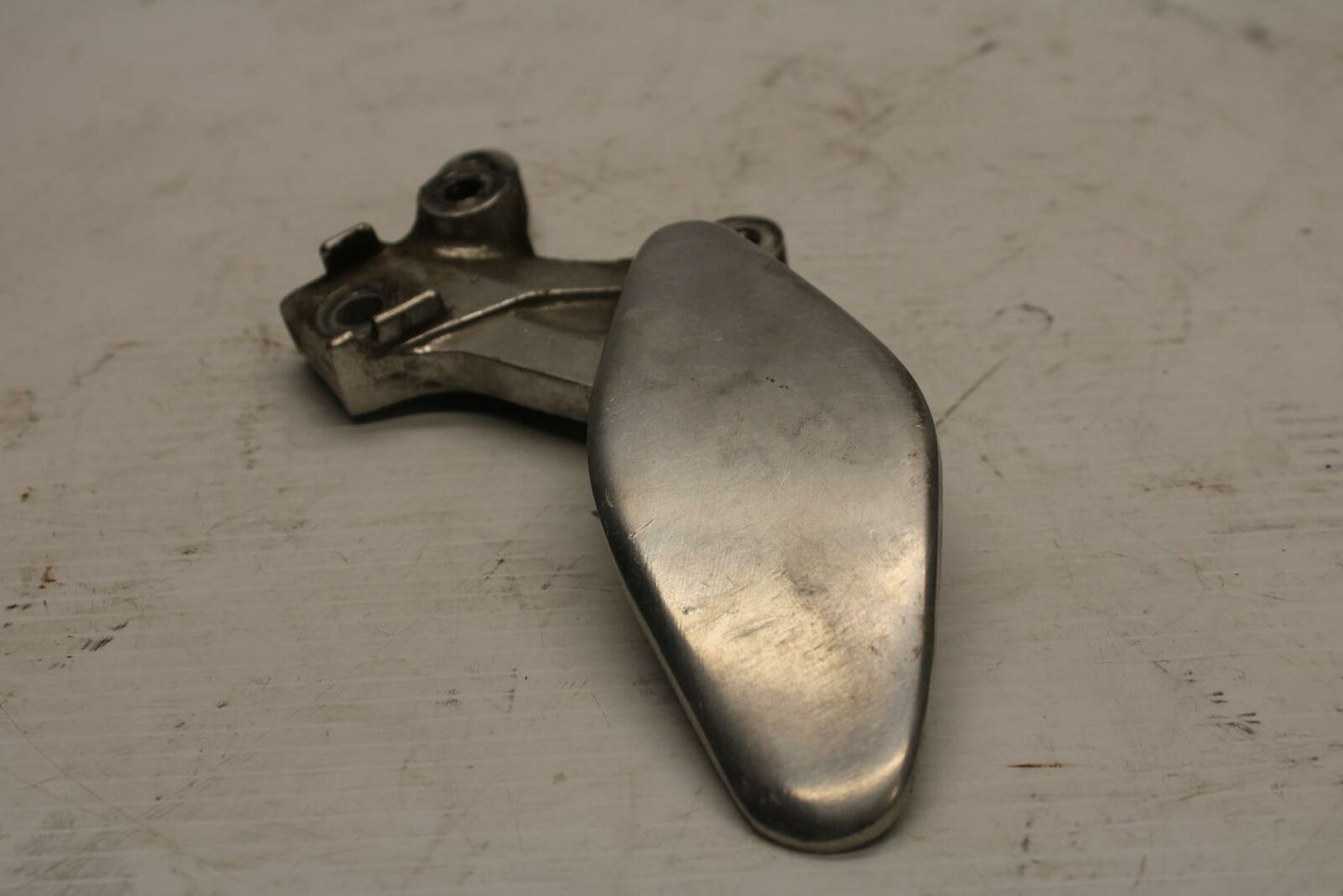 96 YAMAHA YZF750R LEFT REARSET REAR SET DRIVER FOOT PEG BRACKET MOUNT BB237 B