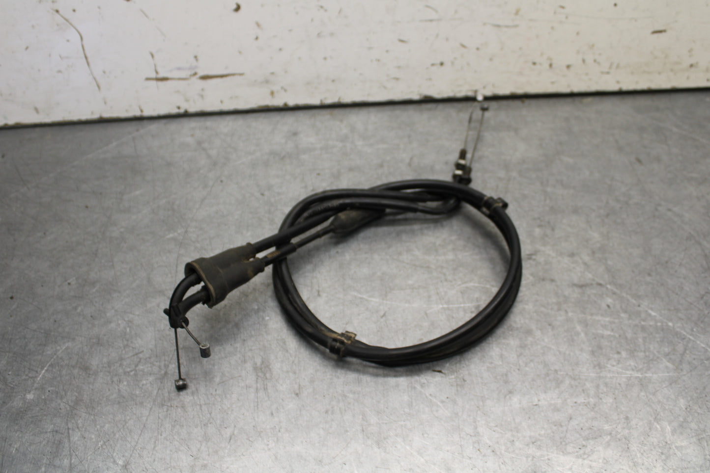 09-11 TRIUMPH DAYTONA 675 THROTTLE CABLES LINES BB652