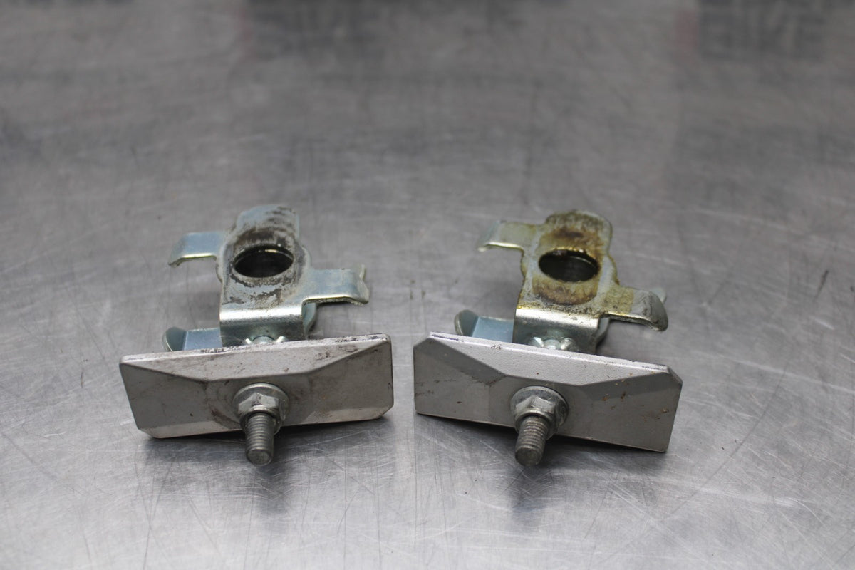 06 SUZUKI SV650S SWINGARM CHAIN TENSIONER ADJUSTMENT BRACKETS BB783