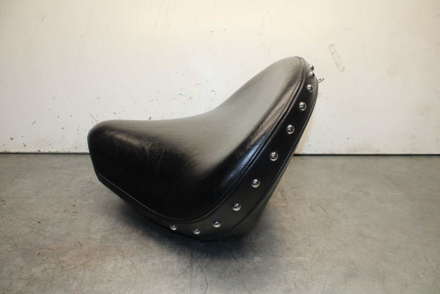 99-00 YAMAHA V STAR 1100 FRONT DRIVERS SEAT BB711