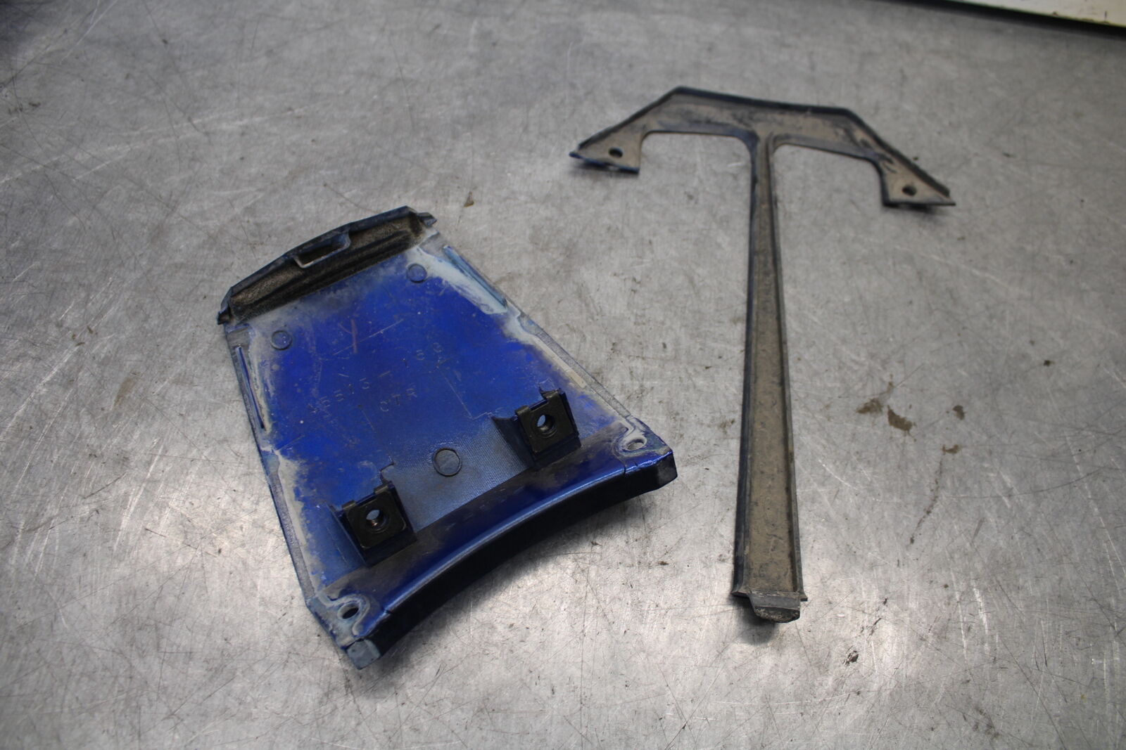 03-07 SUZUKI SV1000S CENTER REAR BACK TAIL FAIRING COVER TRIM COWL BB657