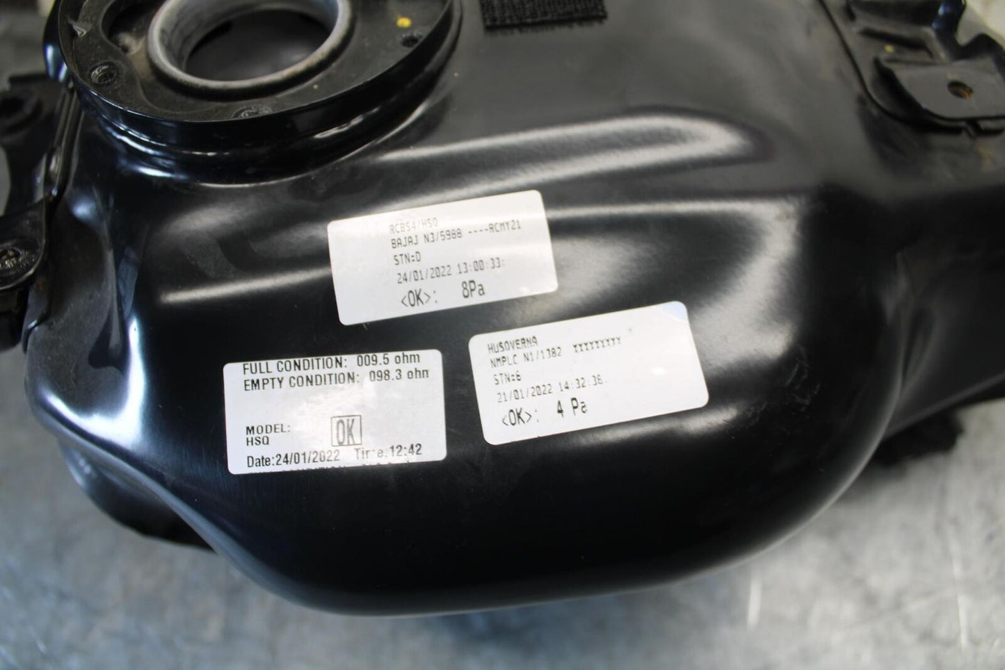 22-23 HUSQVARNA SVARTPILEN 401 GAS TANK FUEL CELL PETROL RESERVOIR BB541