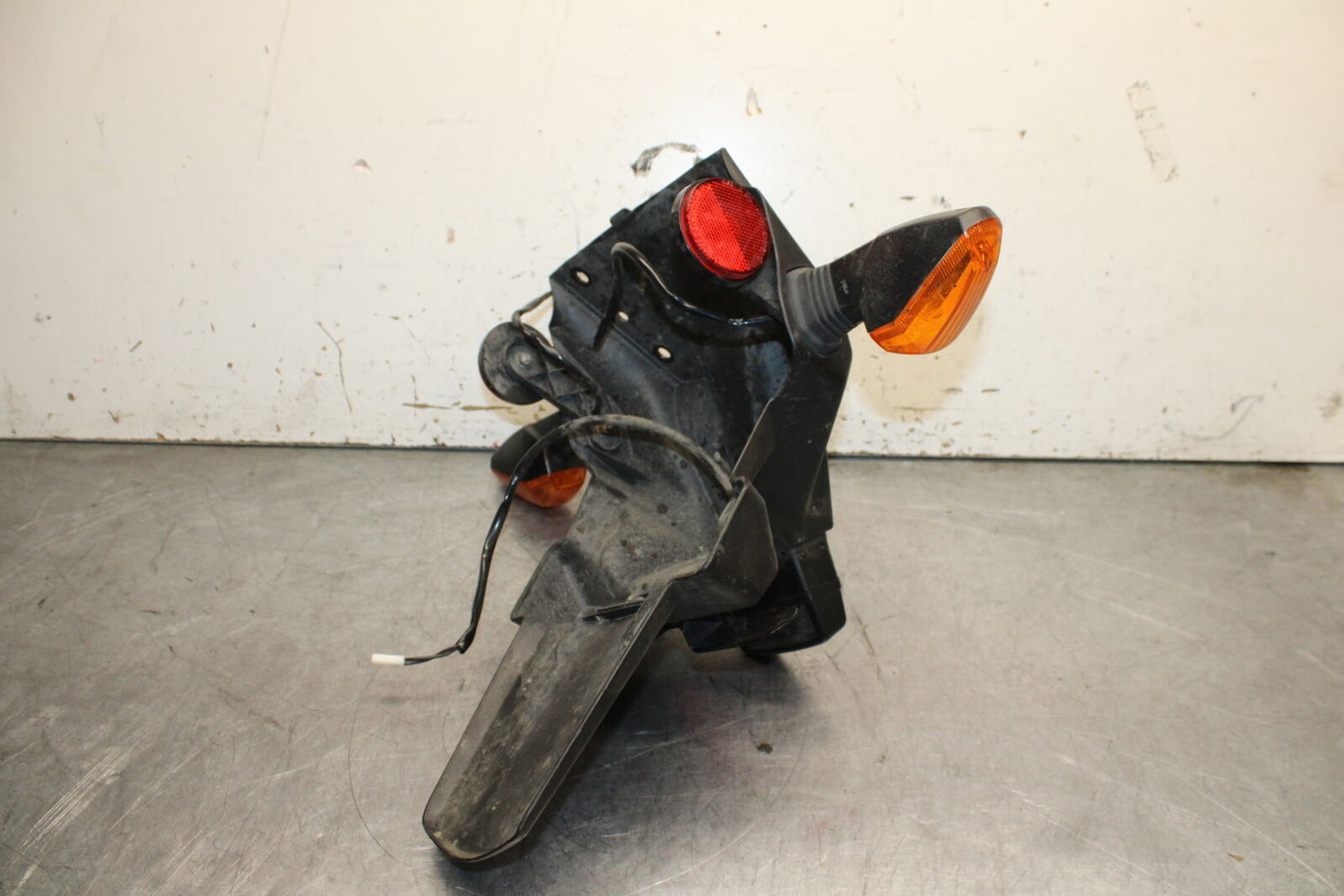 04-05 SUZUKI GSXR600 REAR BACK TURN SIGNALS/ FENDER MUD GUARD BB676