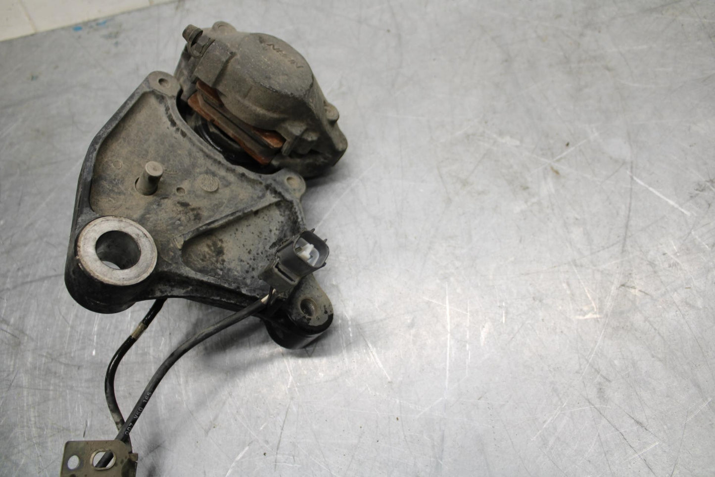 07-08 KAWASAKI CONCOURS 1400 ABS REAR BACK BRAKE CALIPER W MOUNT BRACKET BB449