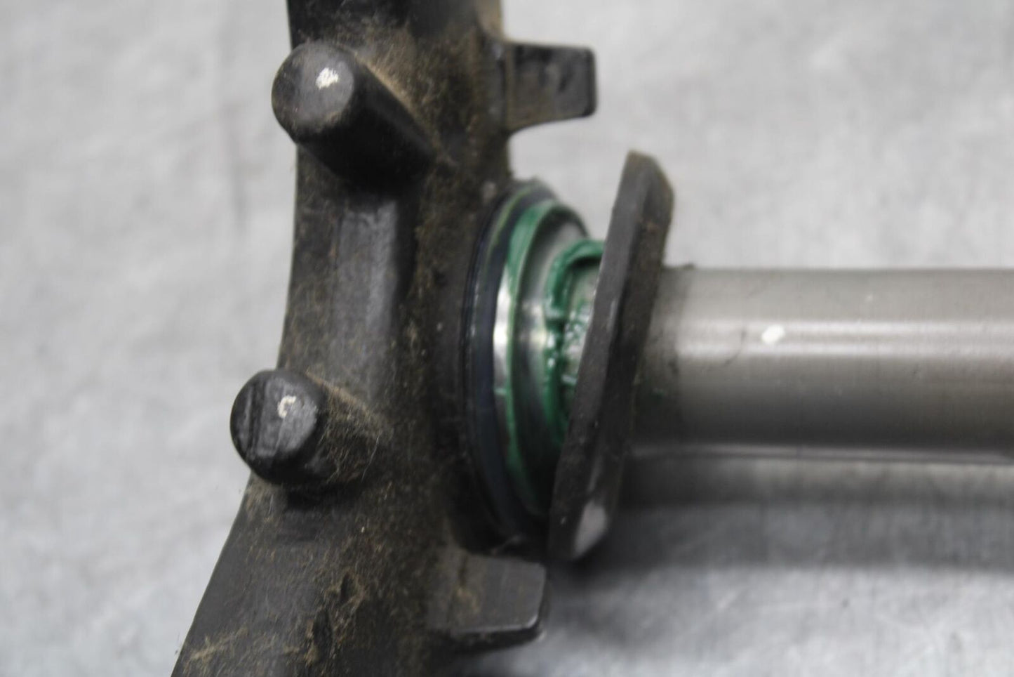 15-16 KAWASAKI EX300 FRONT FORKS CLAMP LOWER TRIPLE TREE STEM BB635