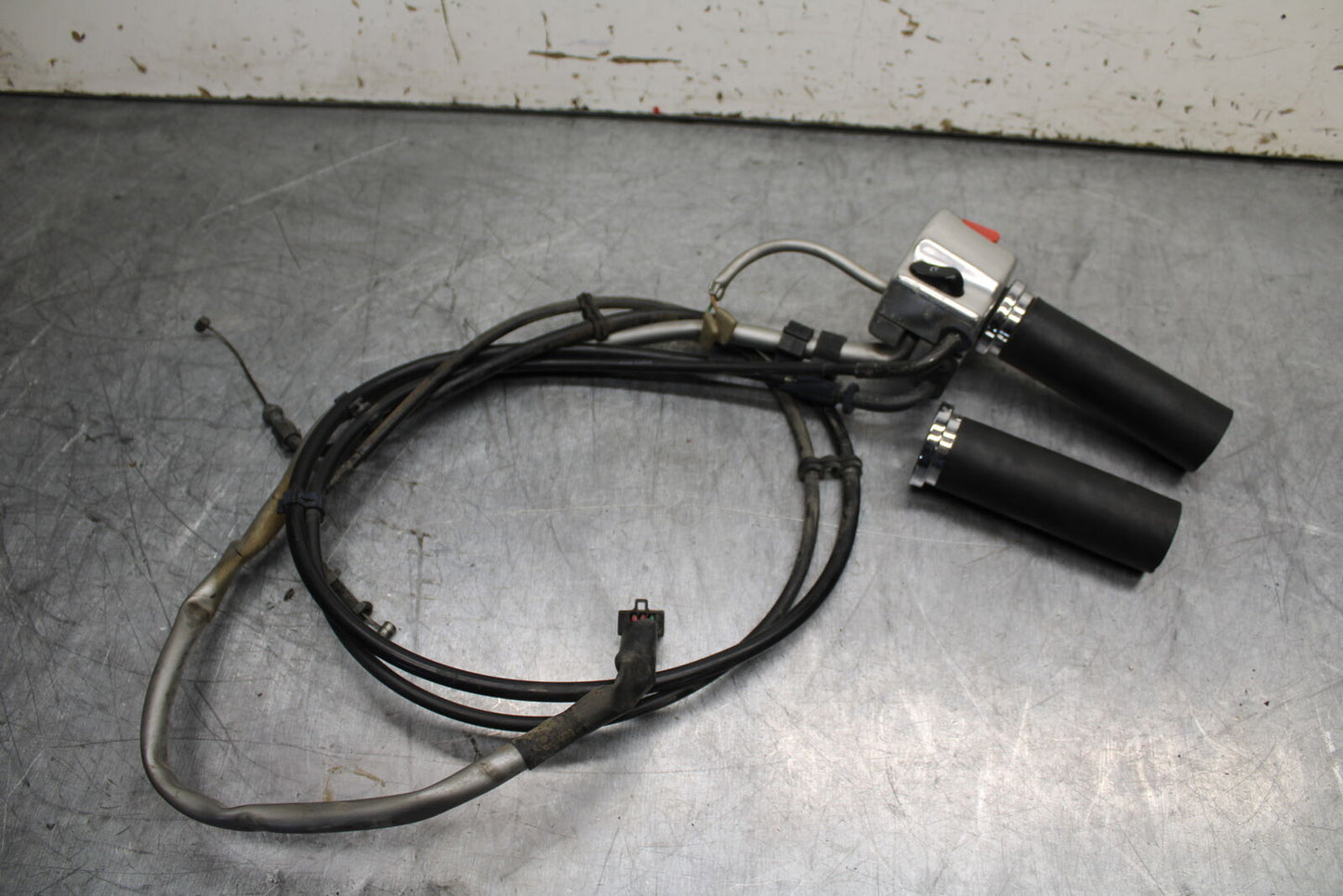 99-00 YAMAHA V STAR 1100 THROTTLE CABLE LINE HOUSING GUIDE BB711