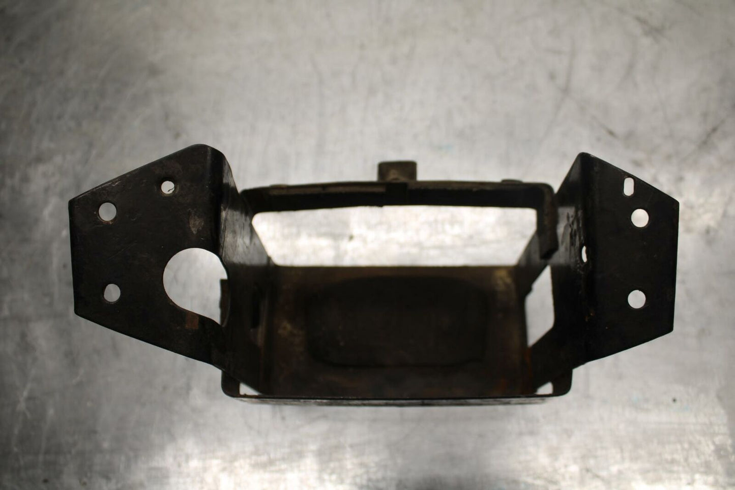92 SUZUKI GSXR1100 REAR BACK TAIL UNDERTAIL BATTERY TRAY PLASTIC BB411