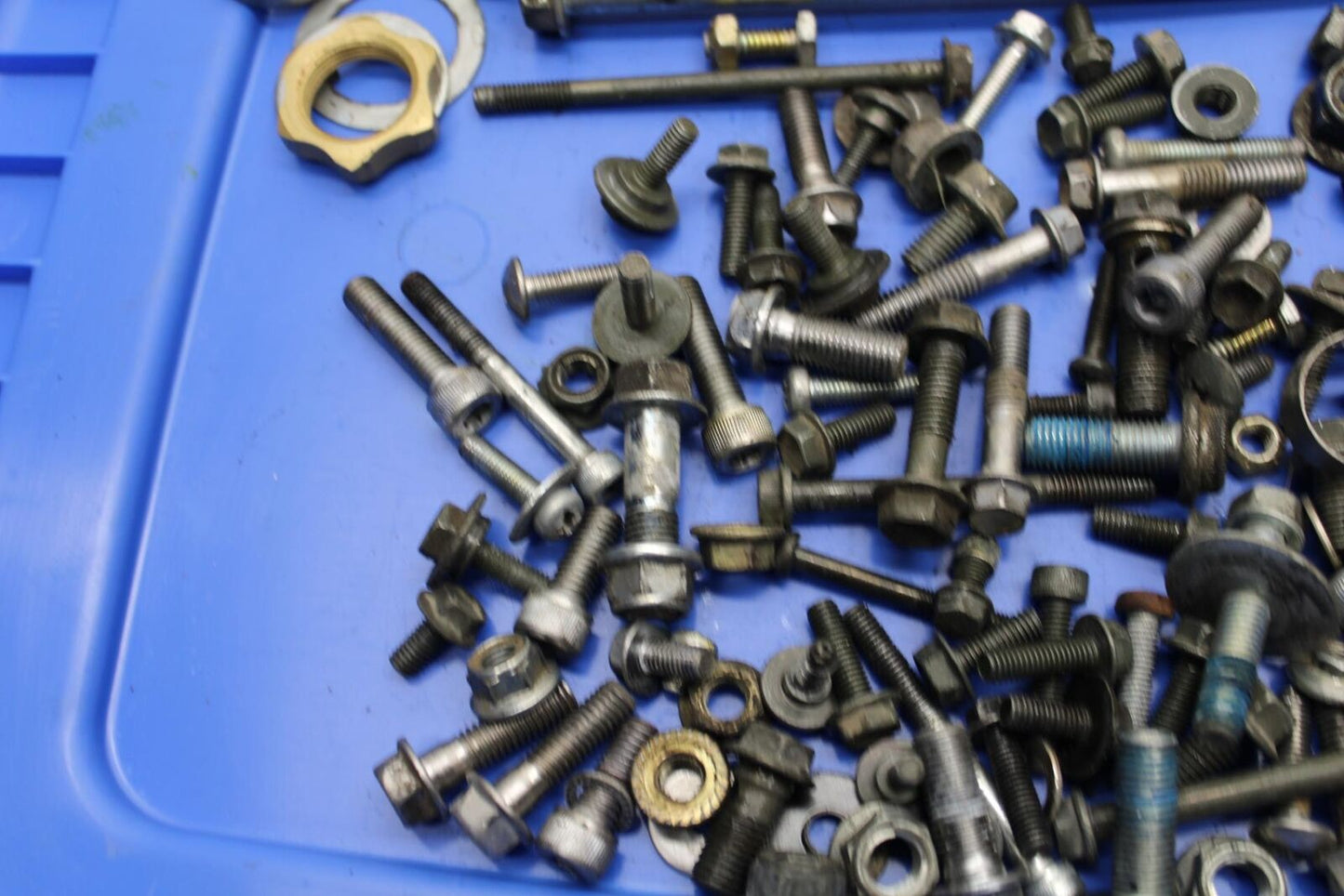2001 Suzuki GSXR600 BOLTS HARDWARE MISCELLANEOUS SCREWS BB59