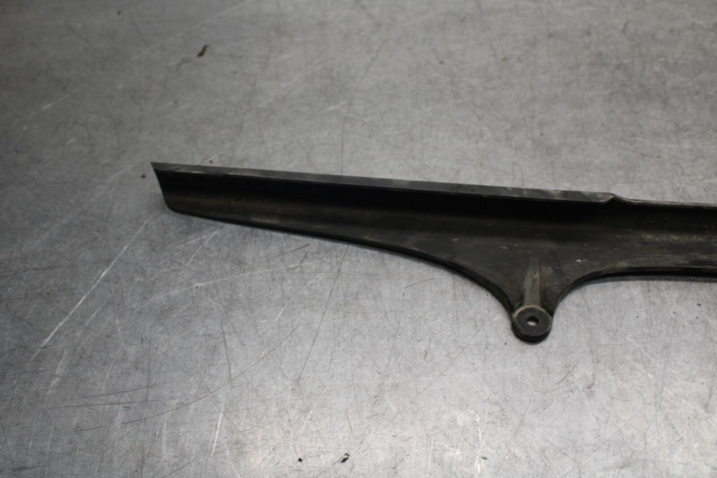 09-11 TRIUMPH DAYTONA 675 REAR BACK DRIVE CHAIN GUARD COVER SHIELD BB652
