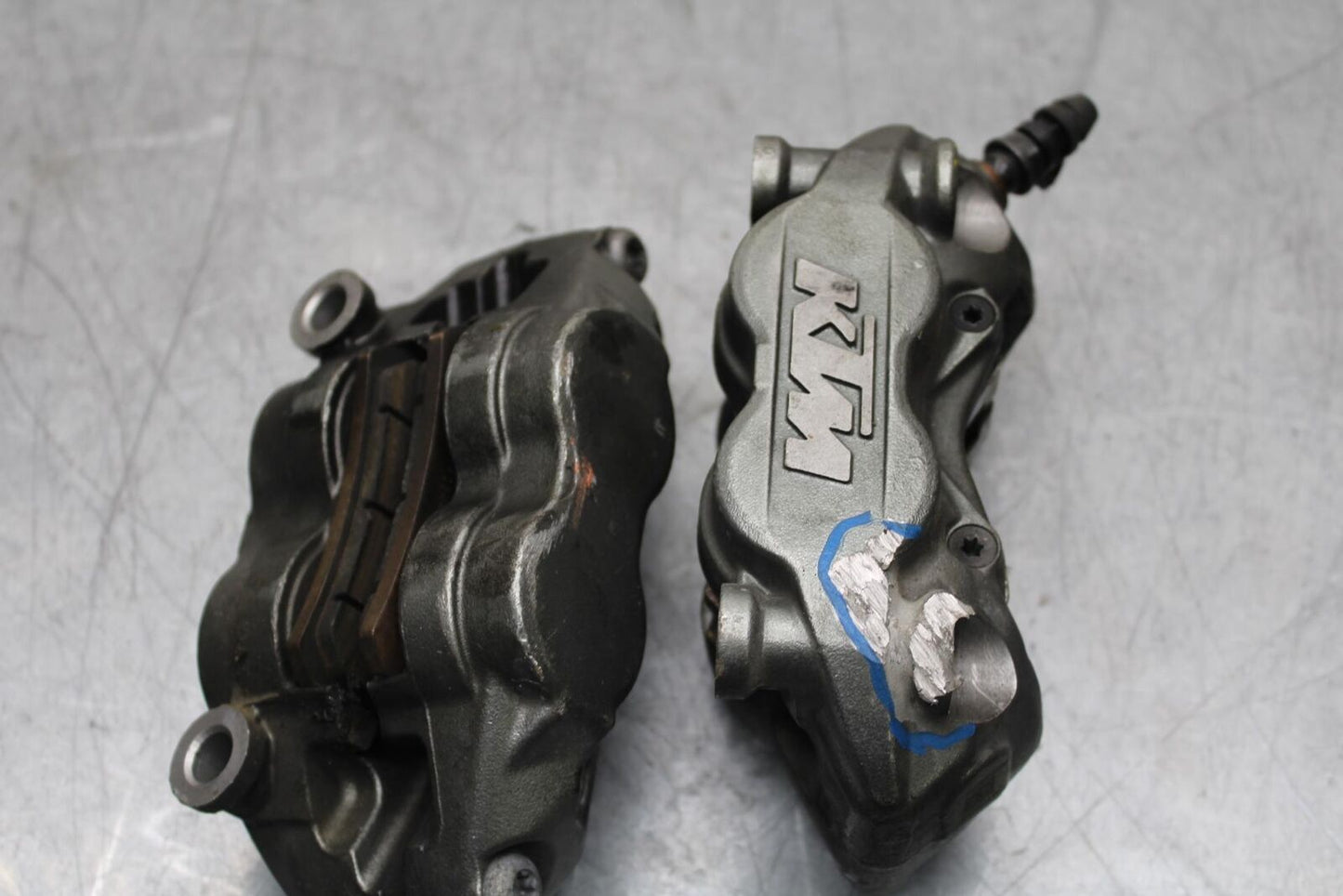 19-20 KTM 790 DUKE 790 RIGHT LEFT FRONT BRAKE CALIPER SET PAIR CALIPERS BB570