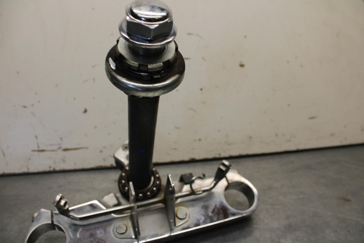 01-02 HONDA SHADOW SPIRIT 750 FRONT FORKS CLAMP LOWER TRIPLE TREE STEM BB632
