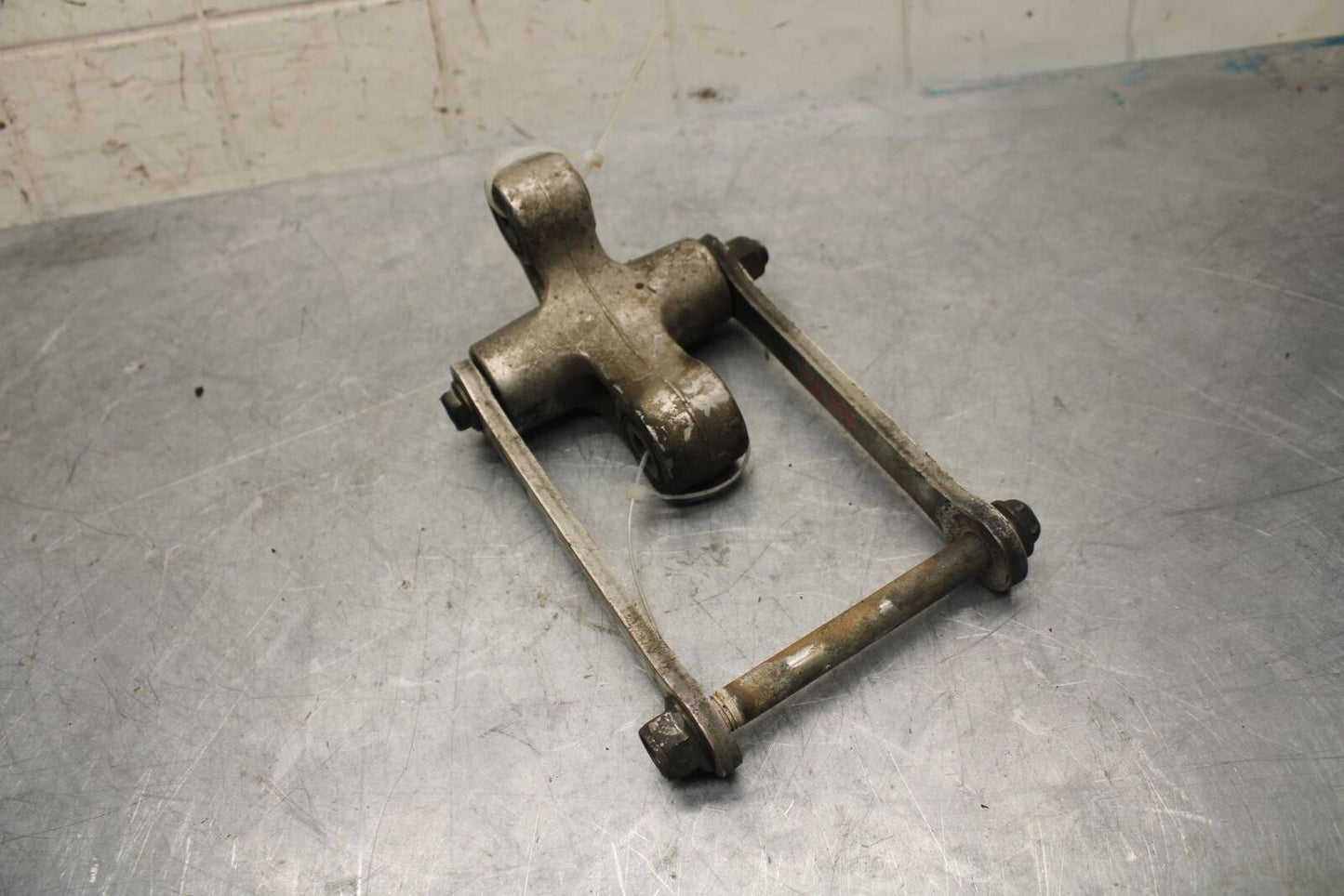 1997 Suzuki GSXR750 REAR DOGBONE SHOCK LINKAGE LINK BB39