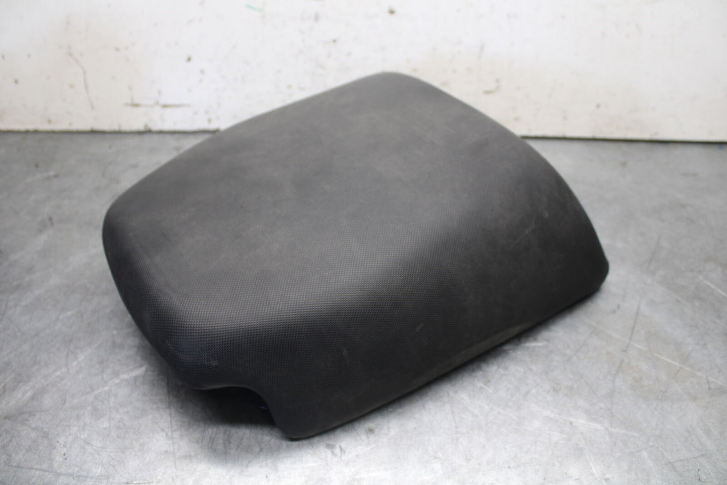 01-06 TRIUMPH TIGER 955I REAR BACK PASSENGER TANDEM SEAT PAD SADDLE BB693
