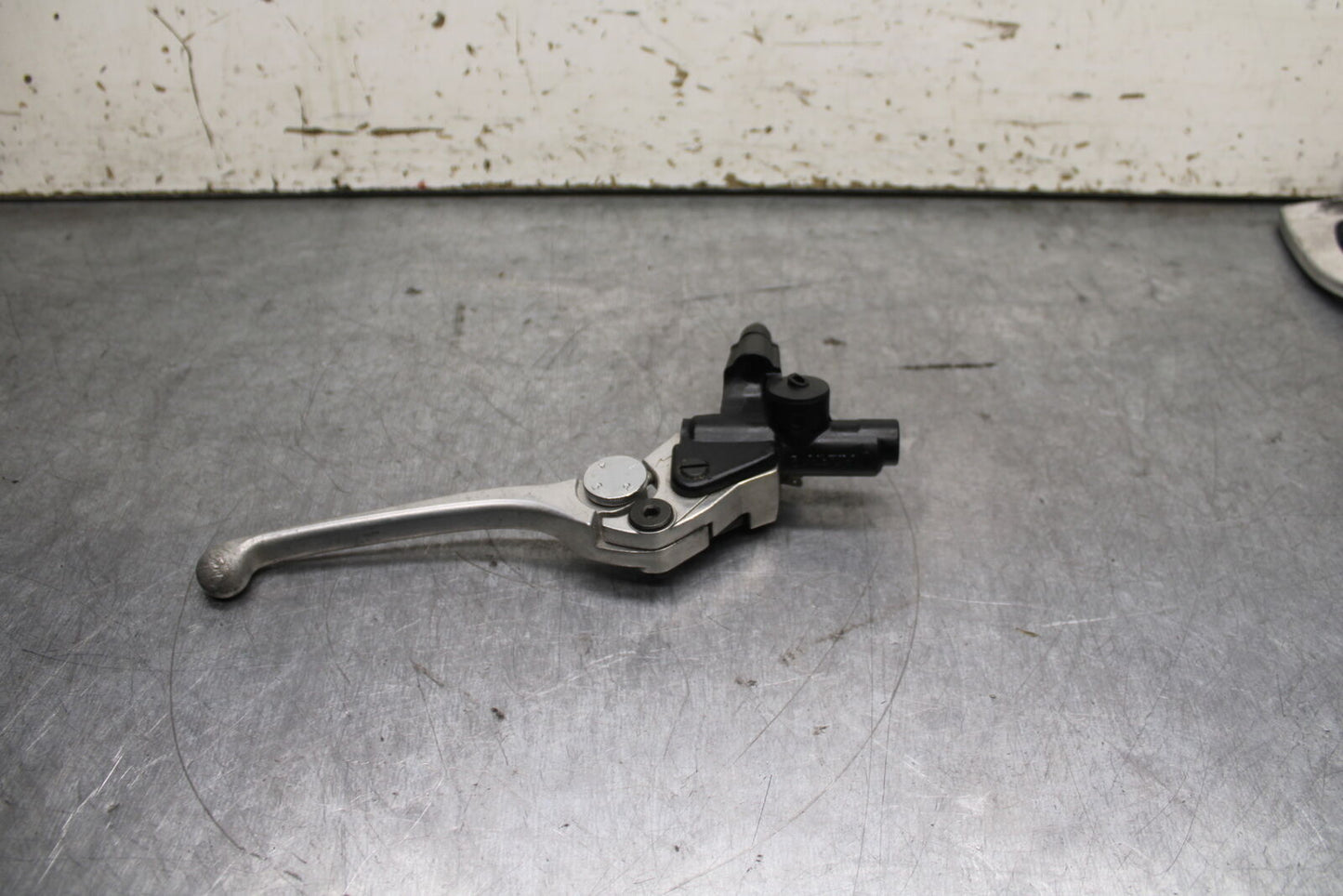 03-04 TRIUMPH DAYTONA 600 FRONT BRAKE MASTER CYLINDER w/ LEVER BB745