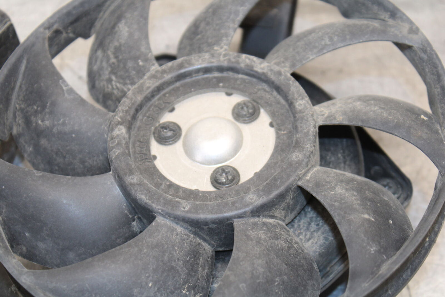 12-17 KAWASAKI ER-6N Z650 ENGINE RADIATOR COOLING FAN BB709