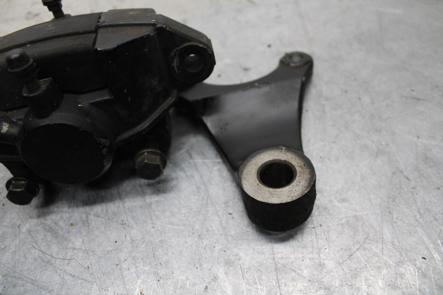 82-83 SUZUKI GS1100GL REAR BACK BRAKE CALIPER W MOUNT BRACKET BB30