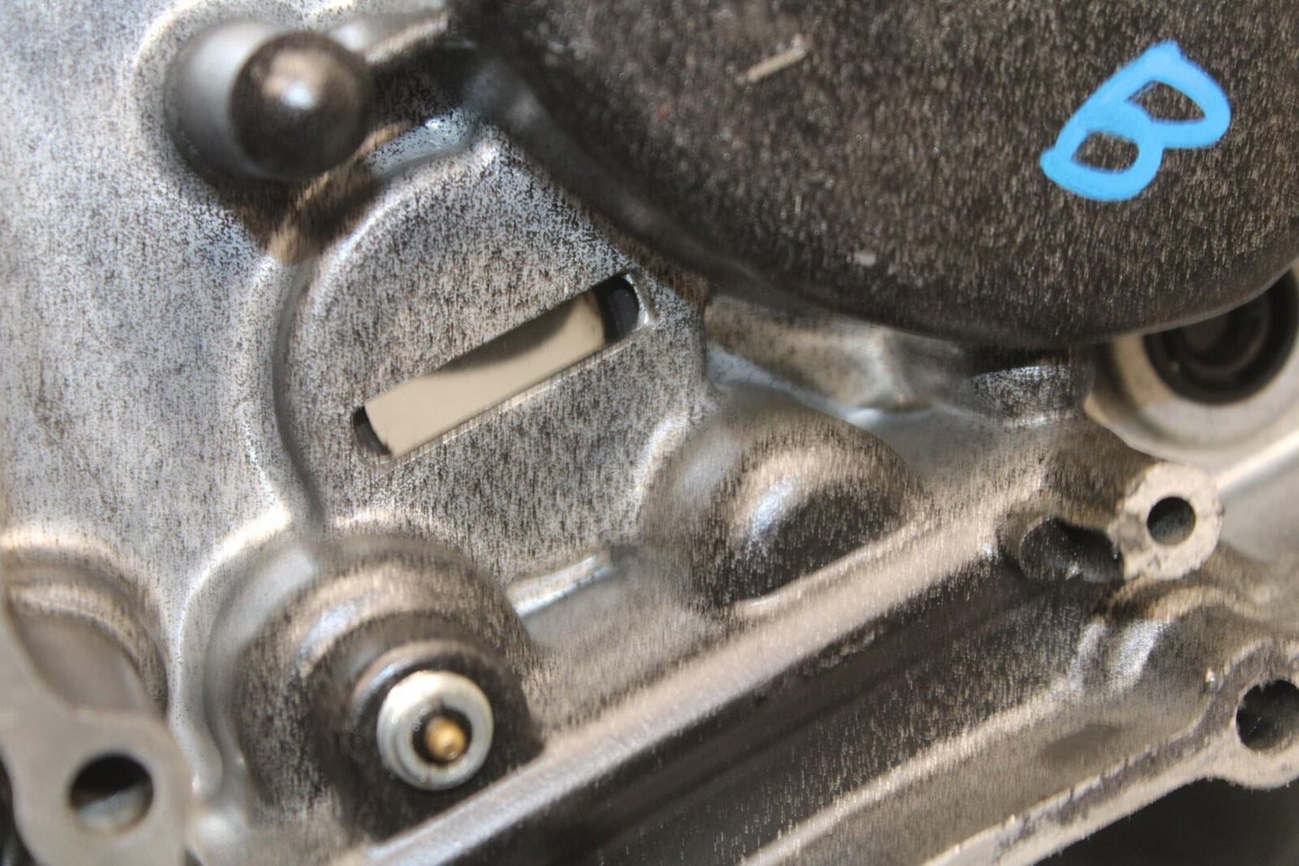 1985 Kawasaki Ninja 900R ZX900A ENGINE SPROCKET COVER BB84