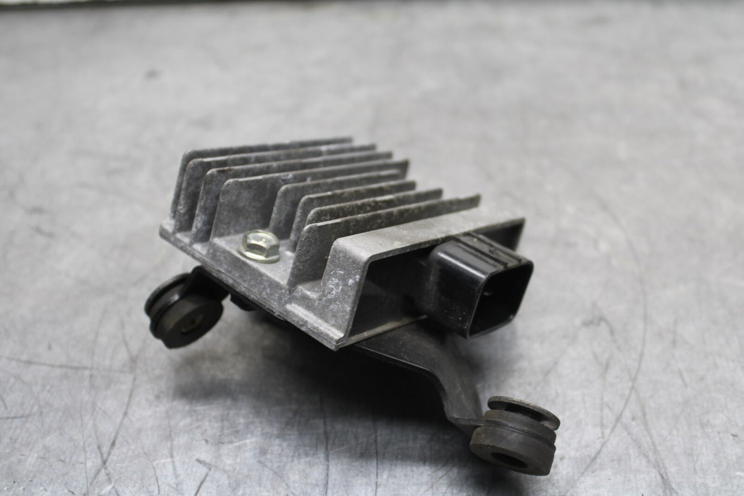 19-22 KAWASAKI Z400 RECTIFIER VOLTAGE REGULATOR BB738