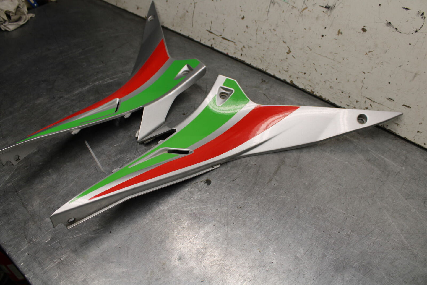 15-19 APRILIA RSV4 RF RIGHT LEFT FRONT SIDE SEAT PANELS COWLS FAIRINGS BB611
