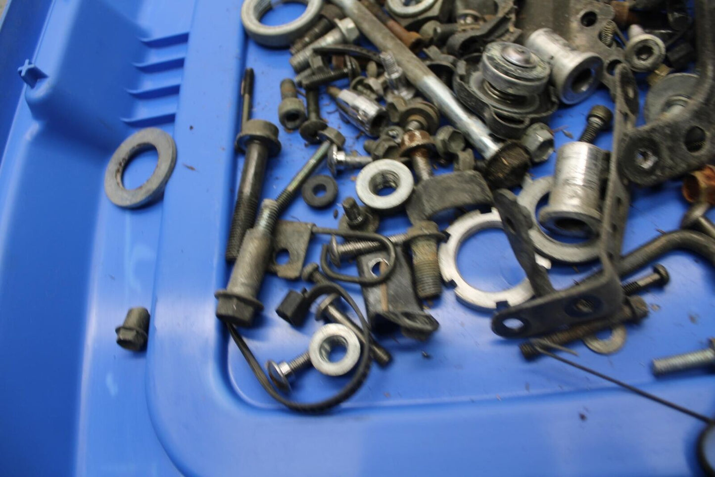 1997 Suzuki GSXR750 LEFT OVER MOUNTING BOLTS HARDWARE MOTOR SCREWS BB39