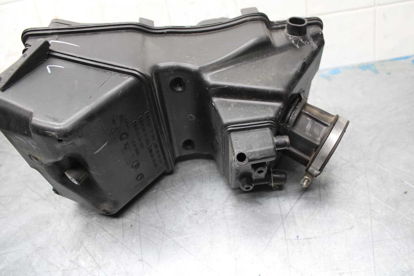 21 HUSQVARNA VITPILEN 401 AIRBOX AIR INTAKE FILTER BOX BB467