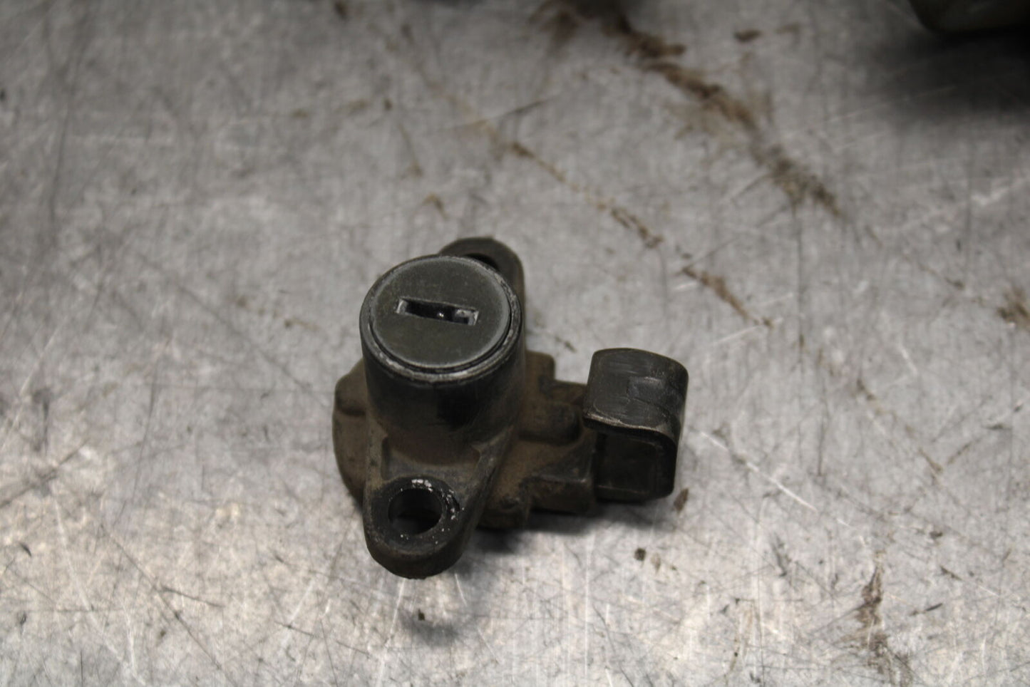 85-86 SUZUKI MADURA 1200 IGNITION LOCK KEY SET AND SEAT LOCK BB691