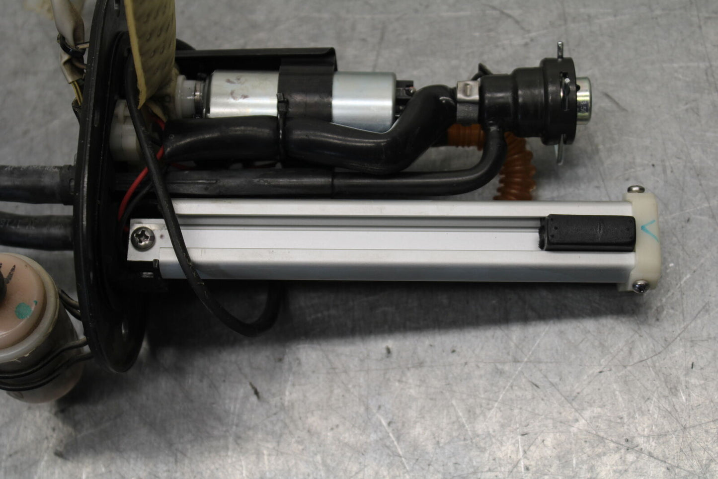 16-24 KTM 390 RC FUEL PUMP GAS PETROL SENDER UNIT BB648