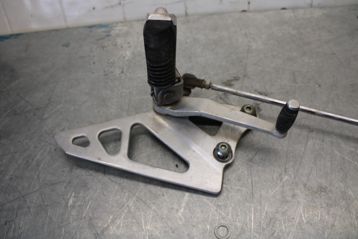 91-92 SUZUKI GSXR1100 GSXR 1100M LEFT REARSET REAR SET FOOT PEG W SHIFTER BB435