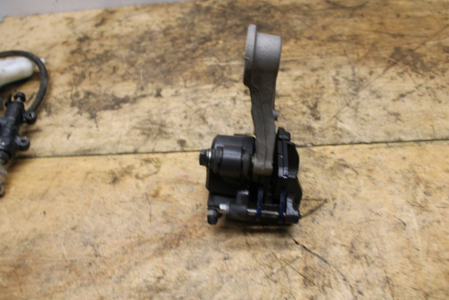 16-18 HONDA CBR500R REAR BACK BRAKE CALIPER W MOUNT BRACKET BB345