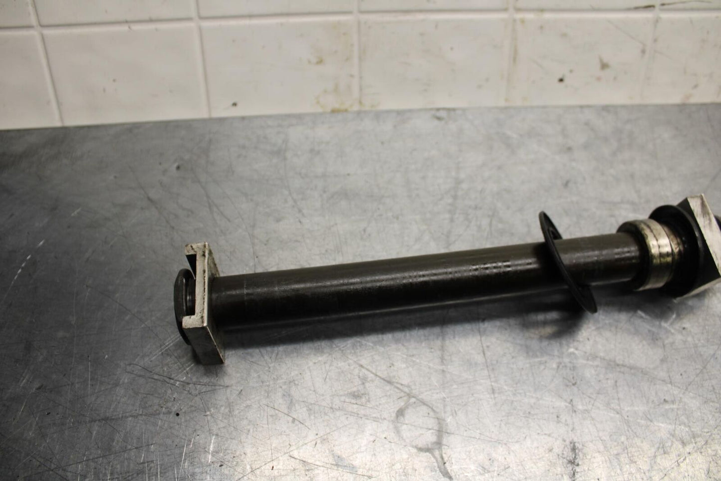 98-99 YAMAHA YZF R1 REAR AXLE WHEEL RIM PIVOT BOLT AXEL 4XV-25381-00-00 BB74