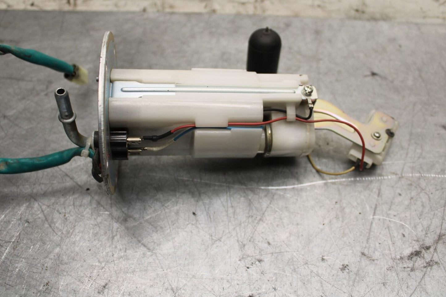 17 KAWASAKI Z900 ZR900 FUEL PUMP GAS PETROL SENDER UNIT BB549