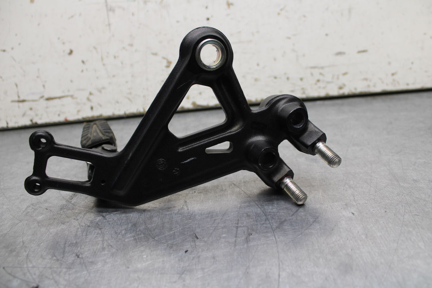 17-24 KTM 390 DUKE LEFT REARSET REAR SET DRIVER FOOT PEG REST STOP BB734