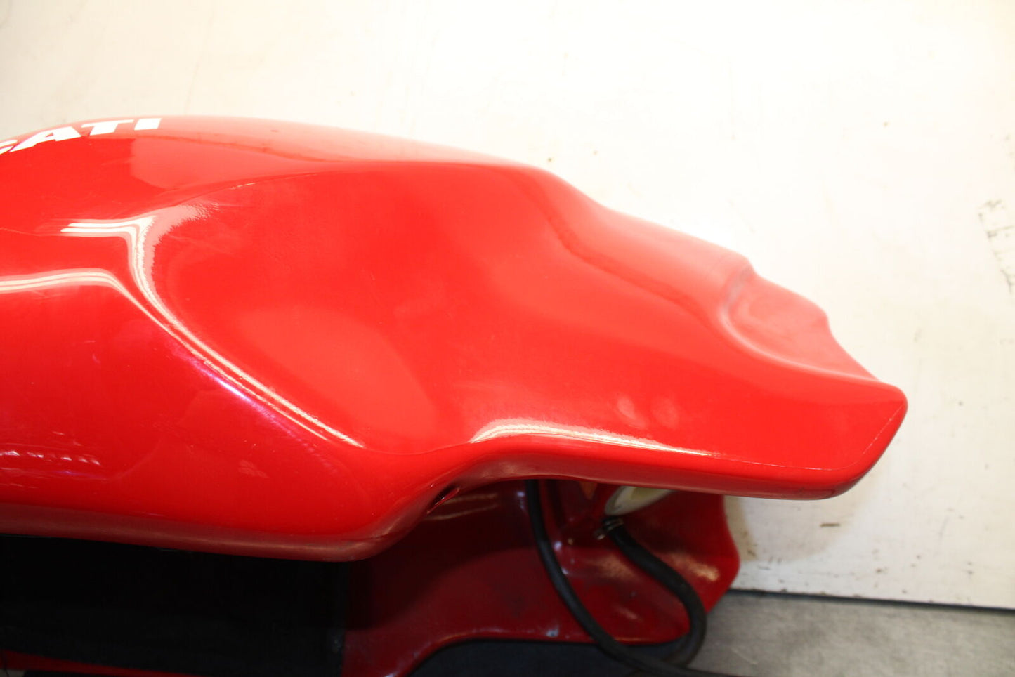 06-07 DUCATI MONSTER 695 GAS TANK FUEL CELL PETROL RESERVOIR BB674