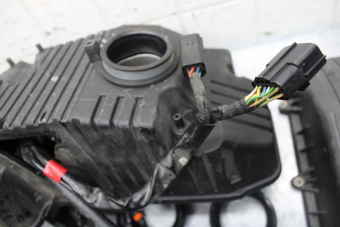 2009 Aprilia Shiver 750 SL750 AIRBOX AIR INTAKE FILTER BOX W INJECTORS BB506