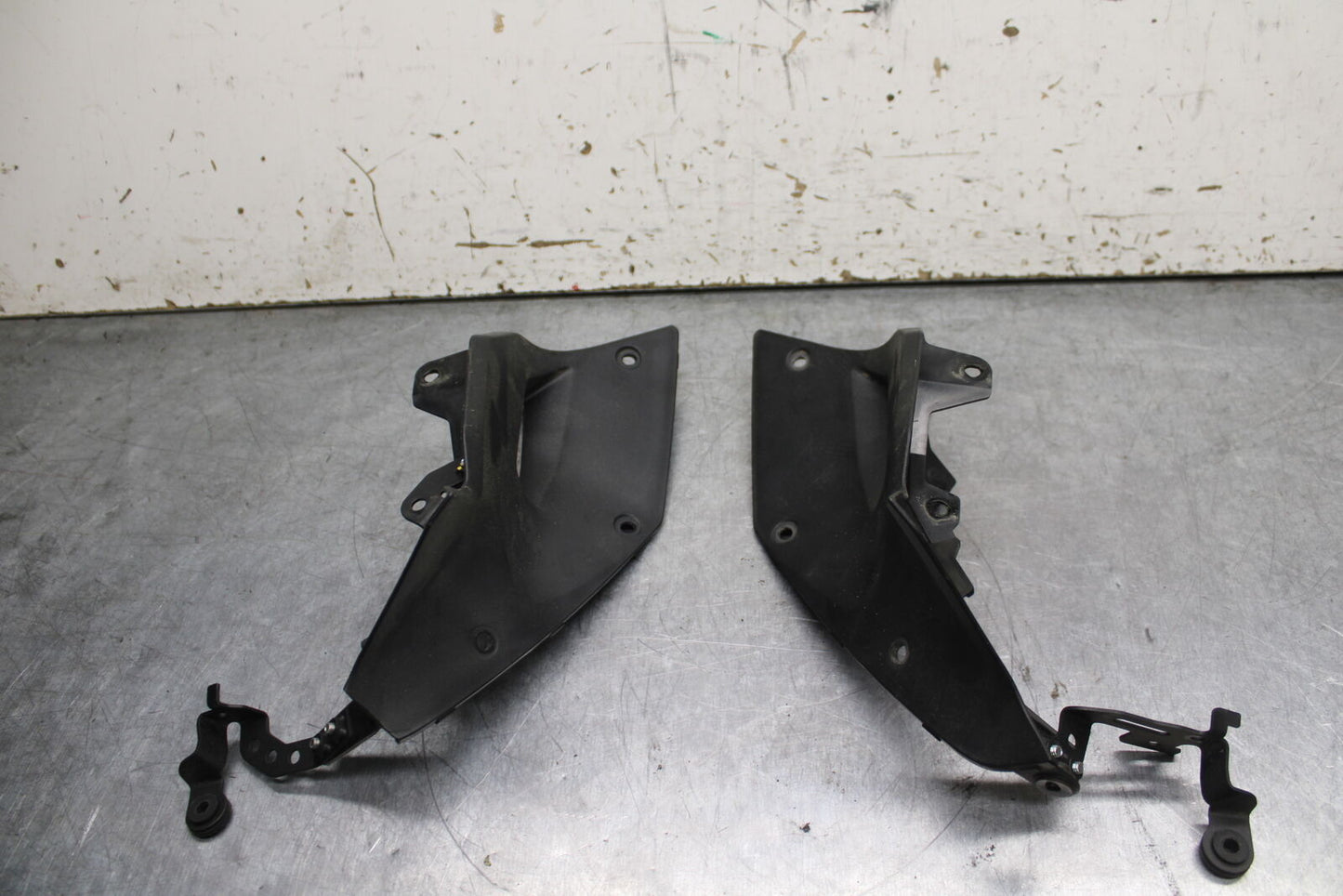 19-22 KAWASAKI Z400 RIGHT LEFT INNER FAIRINGS COWLS PANELS TRIMS BB738
