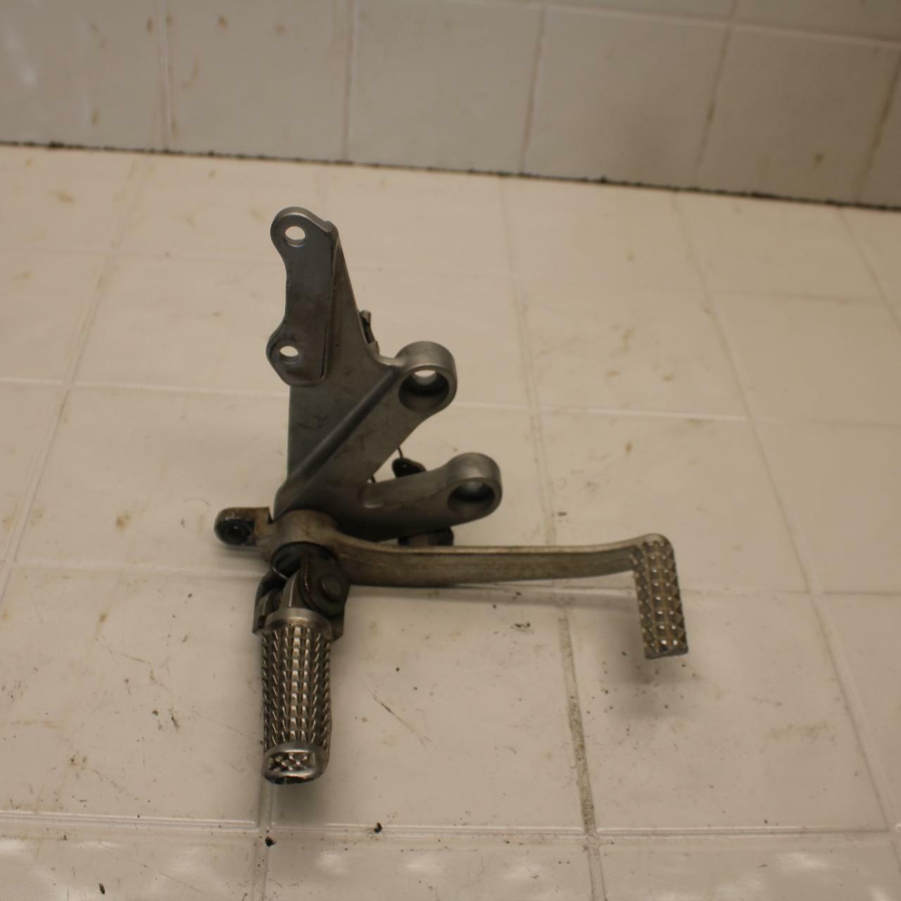 01-02 SUZUKI GSXR750 RIGHT REARSET REAR SET DRIVER FOOT PEG REST STOP BB402