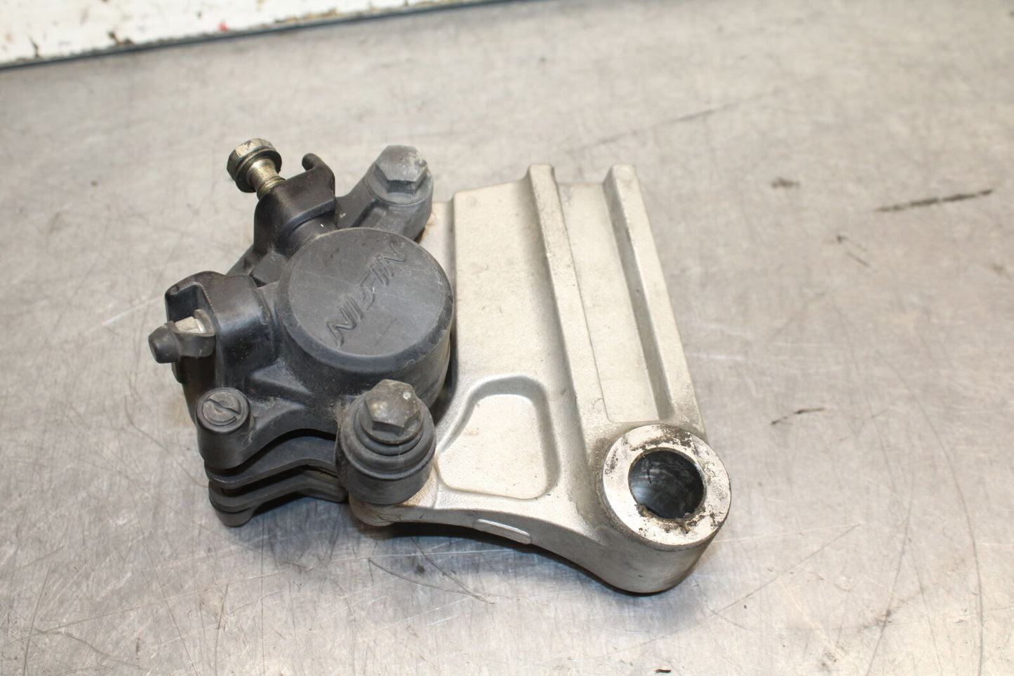 03-04 TRIUMPH DAYTONA 600 REAR BACK BRAKE CALIPER W MOUNT BRACKET BB745