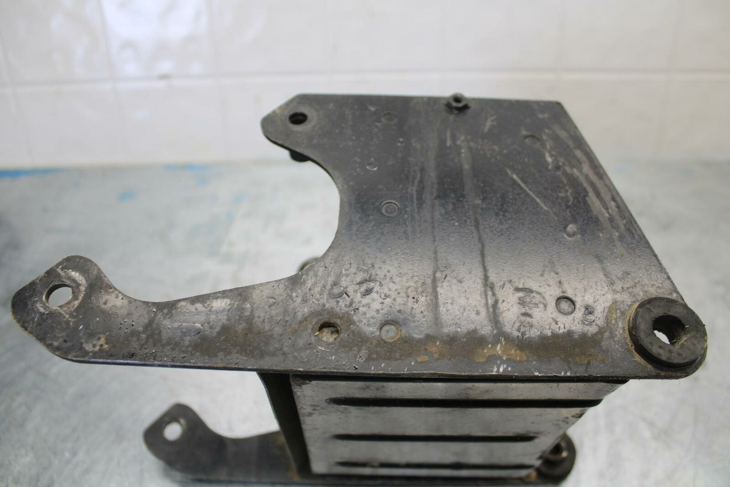 87-03 SUZUKI INTRUDER 1400 VS1400GLP BATTERY TRAY BOX HOLDER BB412