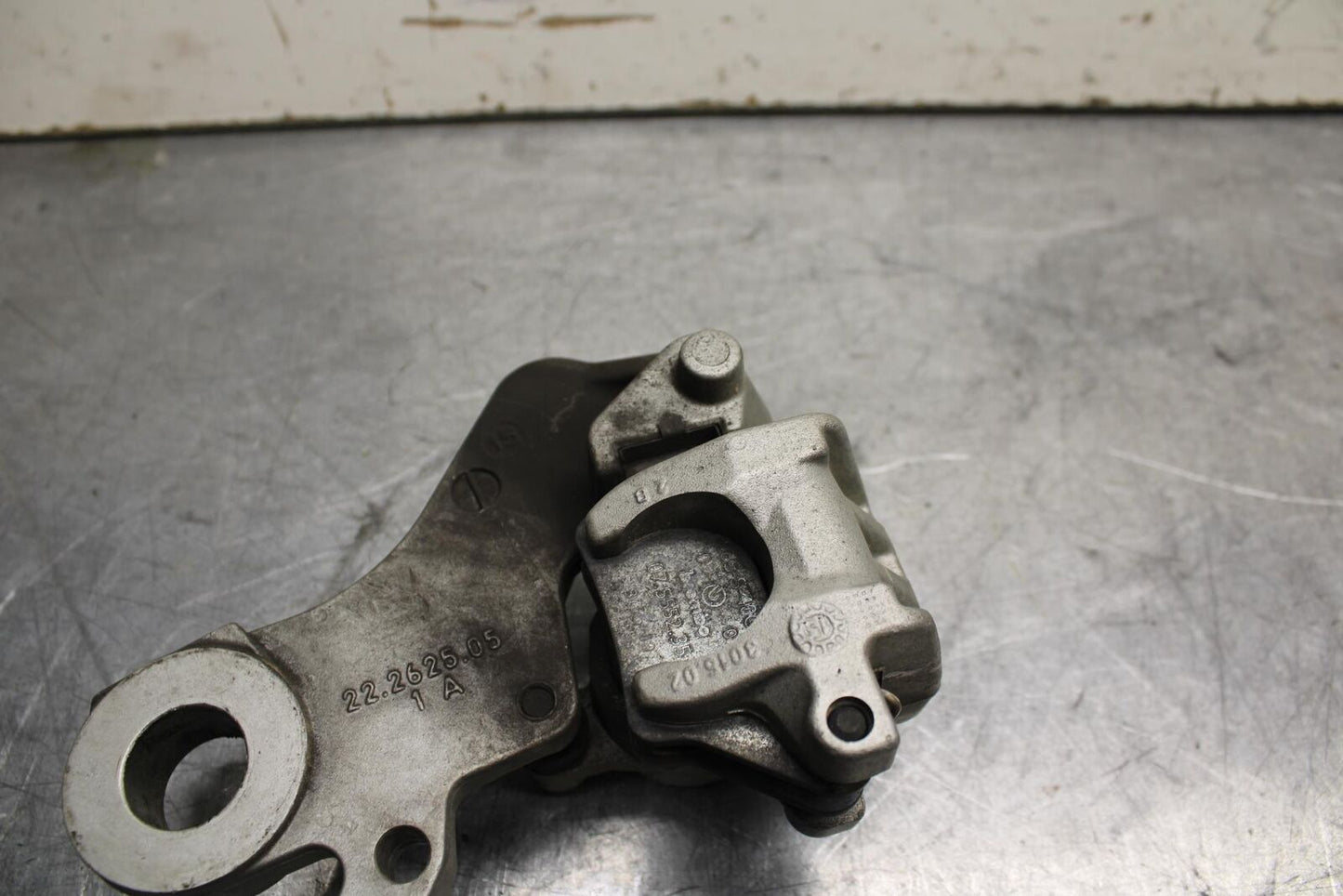 16-18 KTM 690 DUKE REAR BACK BRAKE CALIPER W MOUNT BRACKET BB631